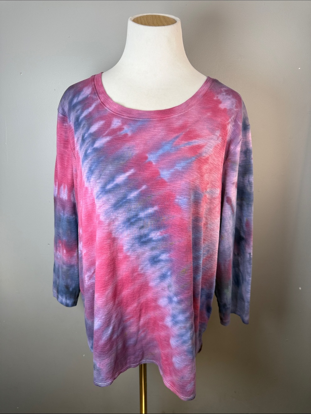Tie-Dye Relaxed 3/4 Sleeve Top in Pink and Purple
